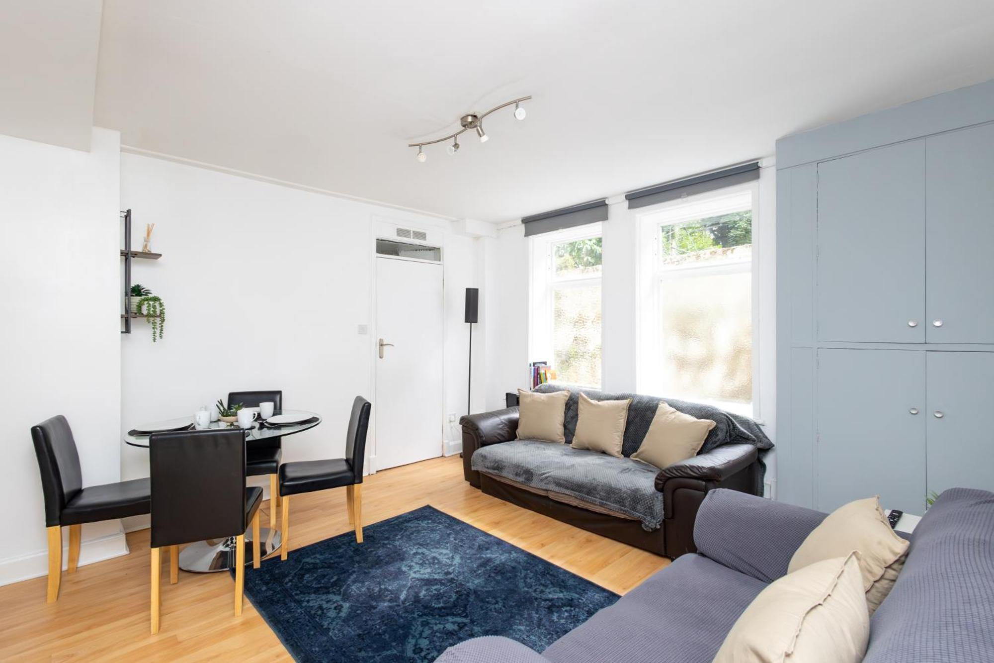 Spacious 3 Bedroom Ground Floor Apartment - 10 Mins From City Centre ลีดส์ ภายนอก รูปภาพ