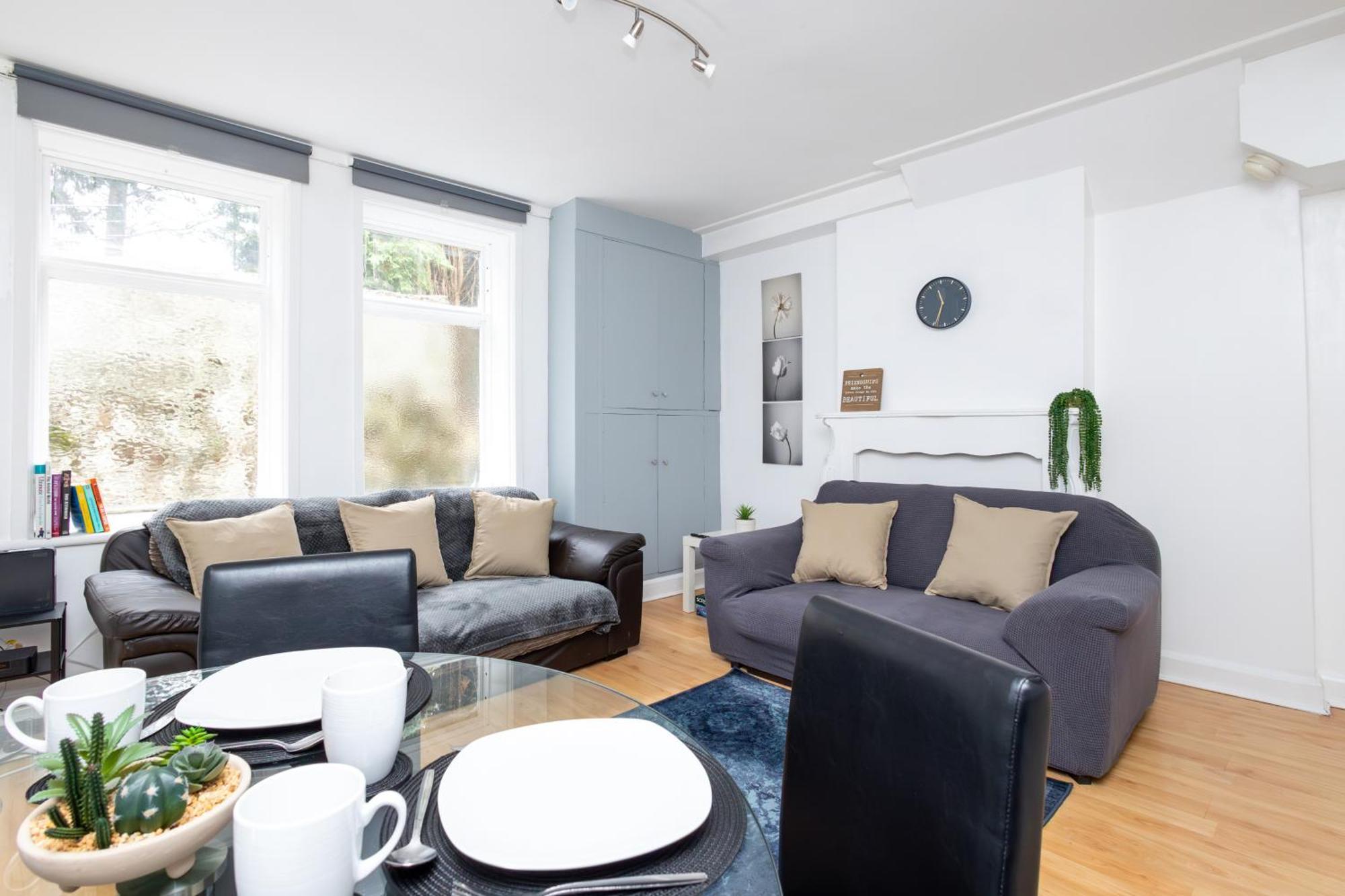 Spacious 3 Bedroom Ground Floor Apartment - 10 Mins From City Centre ลีดส์ ภายนอก รูปภาพ