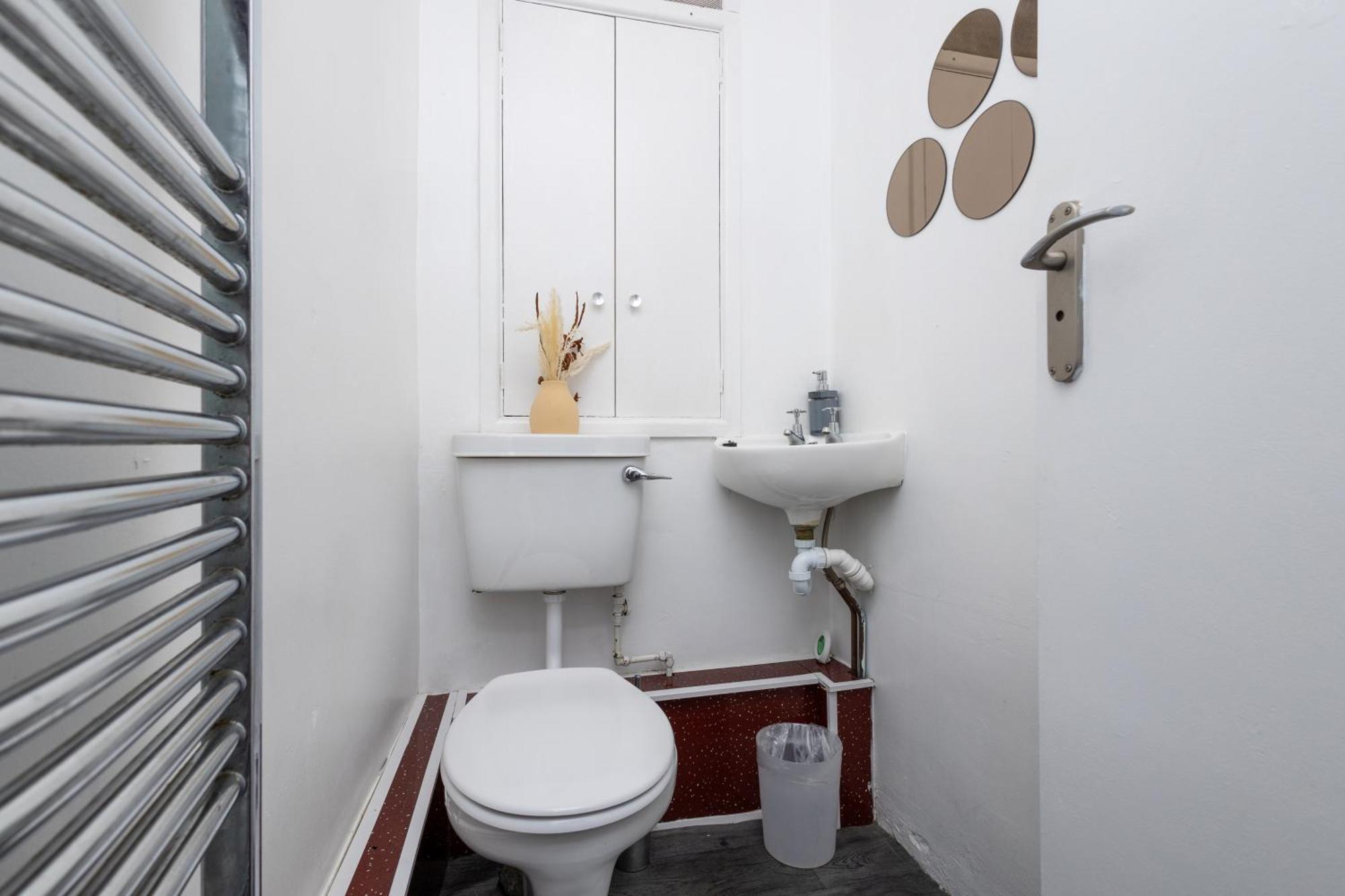 Spacious 3 Bedroom Ground Floor Apartment - 10 Mins From City Centre ลีดส์ ภายนอก รูปภาพ